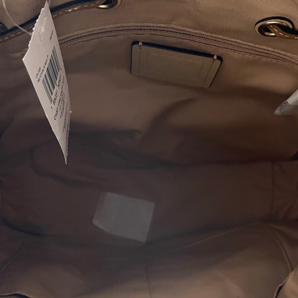 Coach Cream Embossed StageCoach Rare Bucket Coach Bag with Double Tassel Cinch - Picture 4 of 8